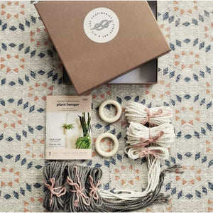 Les Chapineries DUO Petite Fleur DIY Kit- Macreame Plant Hanger